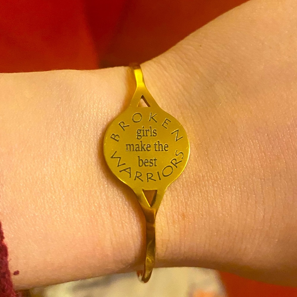 Retired Plunder Bangle ⭐️ - Picture 2 of 2